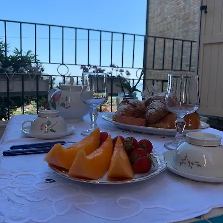 La Casa Di Torre Di Palme Πανσιόν Marina Palmense