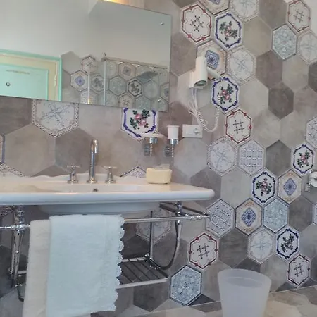 La Casa Di Torre Di Palme בית הארחה 4*