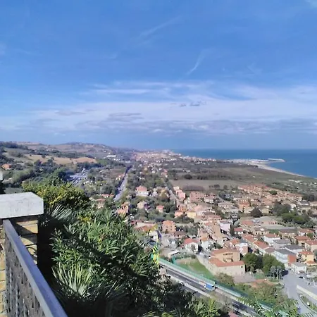 La Casa Di Torre Di Palme Konukevi Marina Palmense